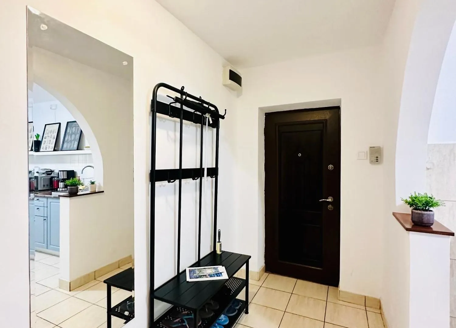 Tranquil Unirii Residence - Elegant & Spacious Living With Parking Steps From Parliament Appartamento Bucarest