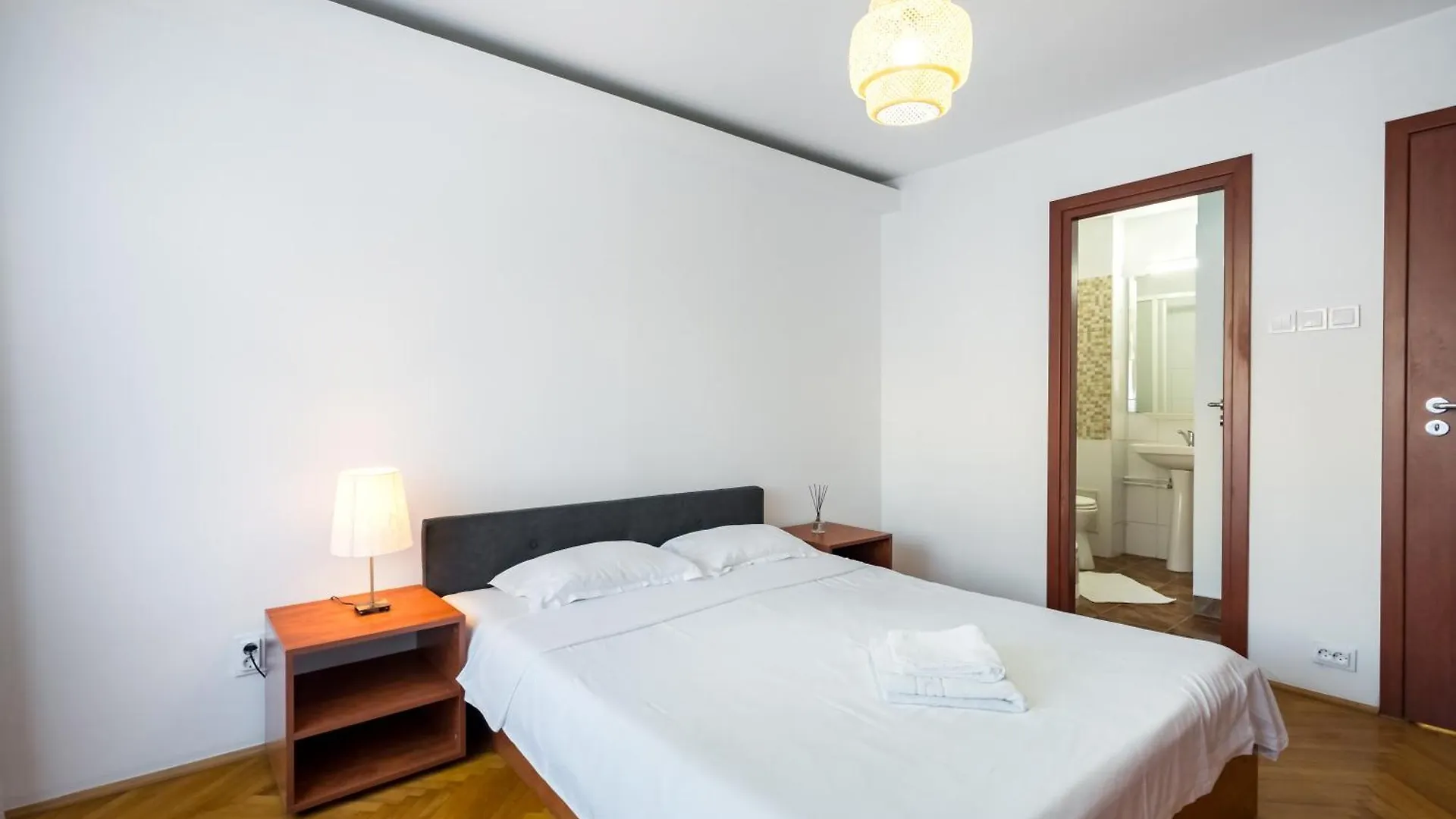 Appartamento Tranquil Unirii Residence - Elegant & Spacious Living With Parking Steps From Parliament Romania