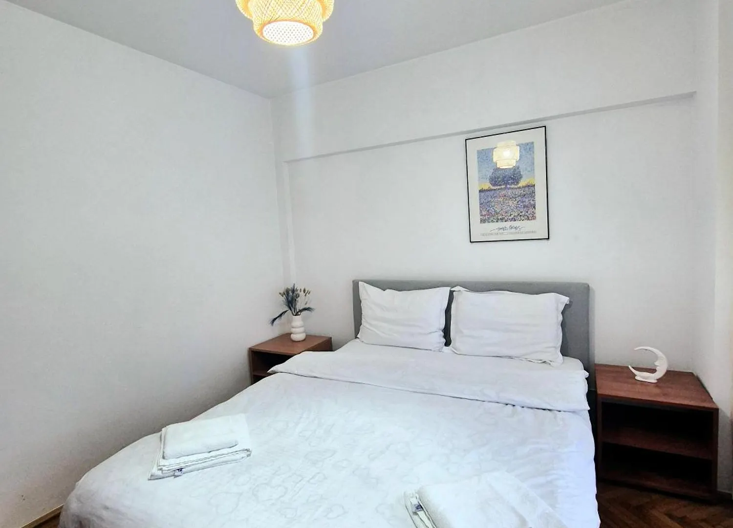 Tranquil Unirii Residence - Elegant & Spacious Living With Parking Steps From Parliament Bucarest