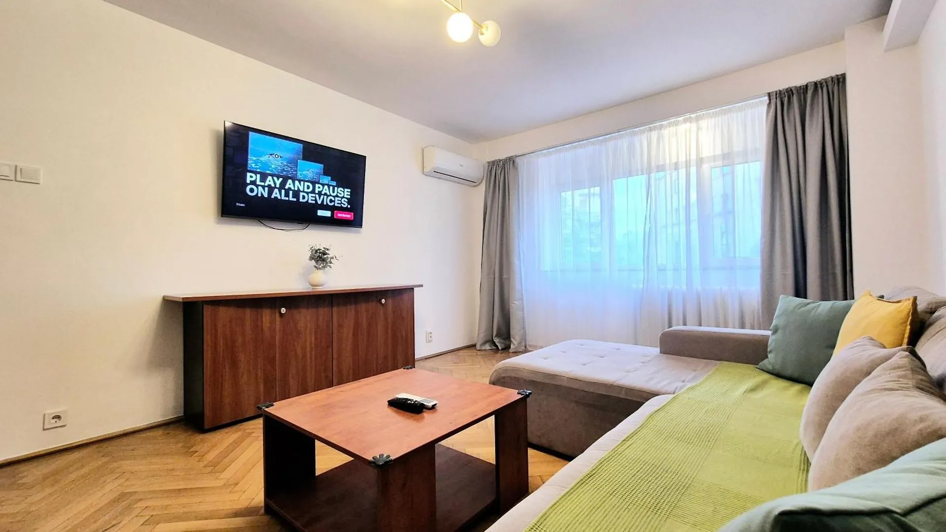 Tranquil Unirii Residence - Elegant & Spacious Living With Parking Steps From Parliament