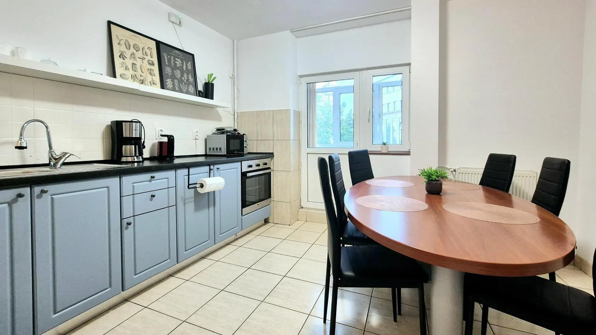 Tranquil Unirii Residence - Elegant & Spacious Living With Parking Steps From Parliament Bucarest