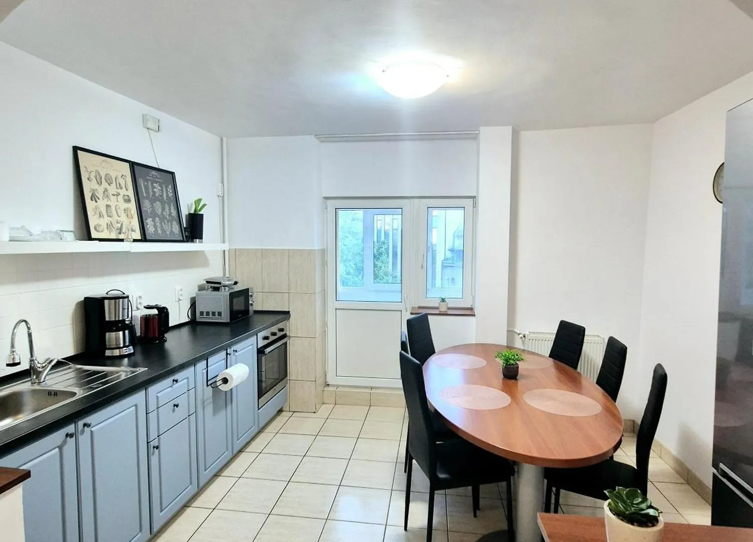 Appartamento Tranquil Unirii Residence - Elegant & Spacious Living With Parking Steps From Parliament