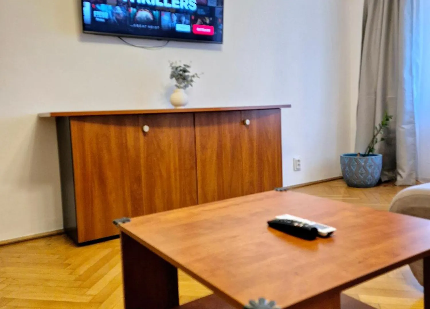 Tranquil Unirii Residence - Elegant & Spacious Living With Parking Steps From Parliament 0*, Bucarest