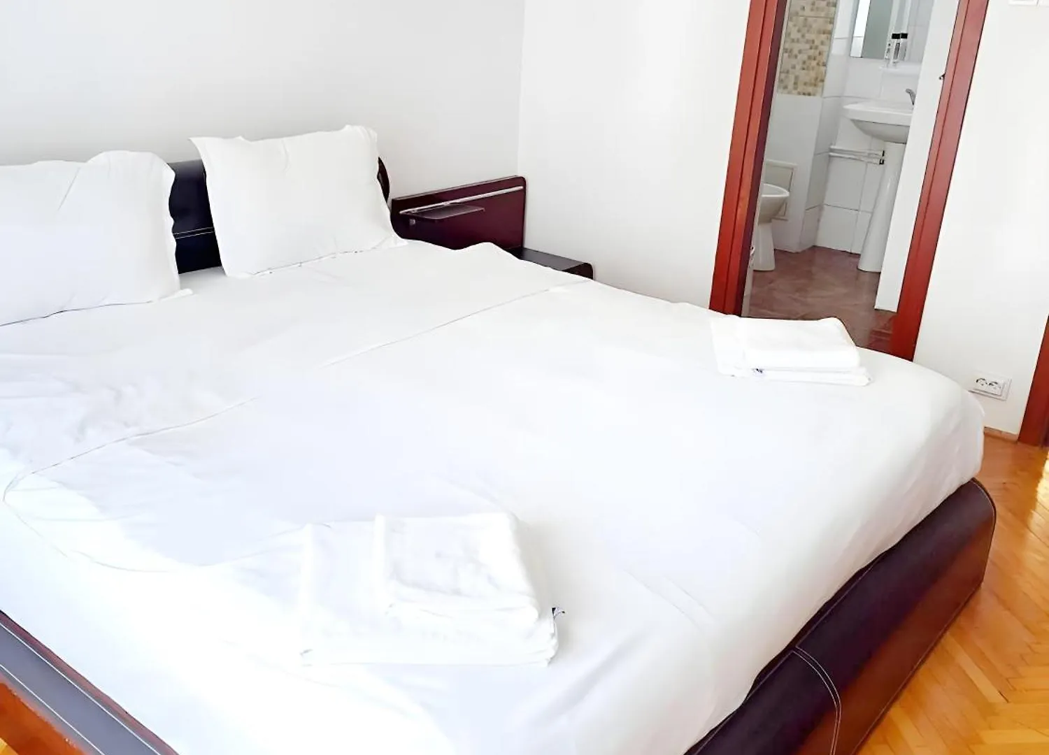 Appartamento Tranquil Unirii Residence - Elegant & Spacious Living With Parking Steps From Parliament