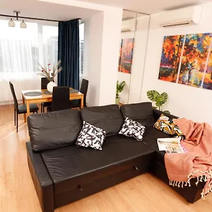 Enchanting Retreat - Historic Old Town - Pet-Friendly Haven - Steps From Unirii Bucarest
